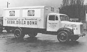 Schwarz-Weiß-Bild von einem der ersten Della Bonna Transporter